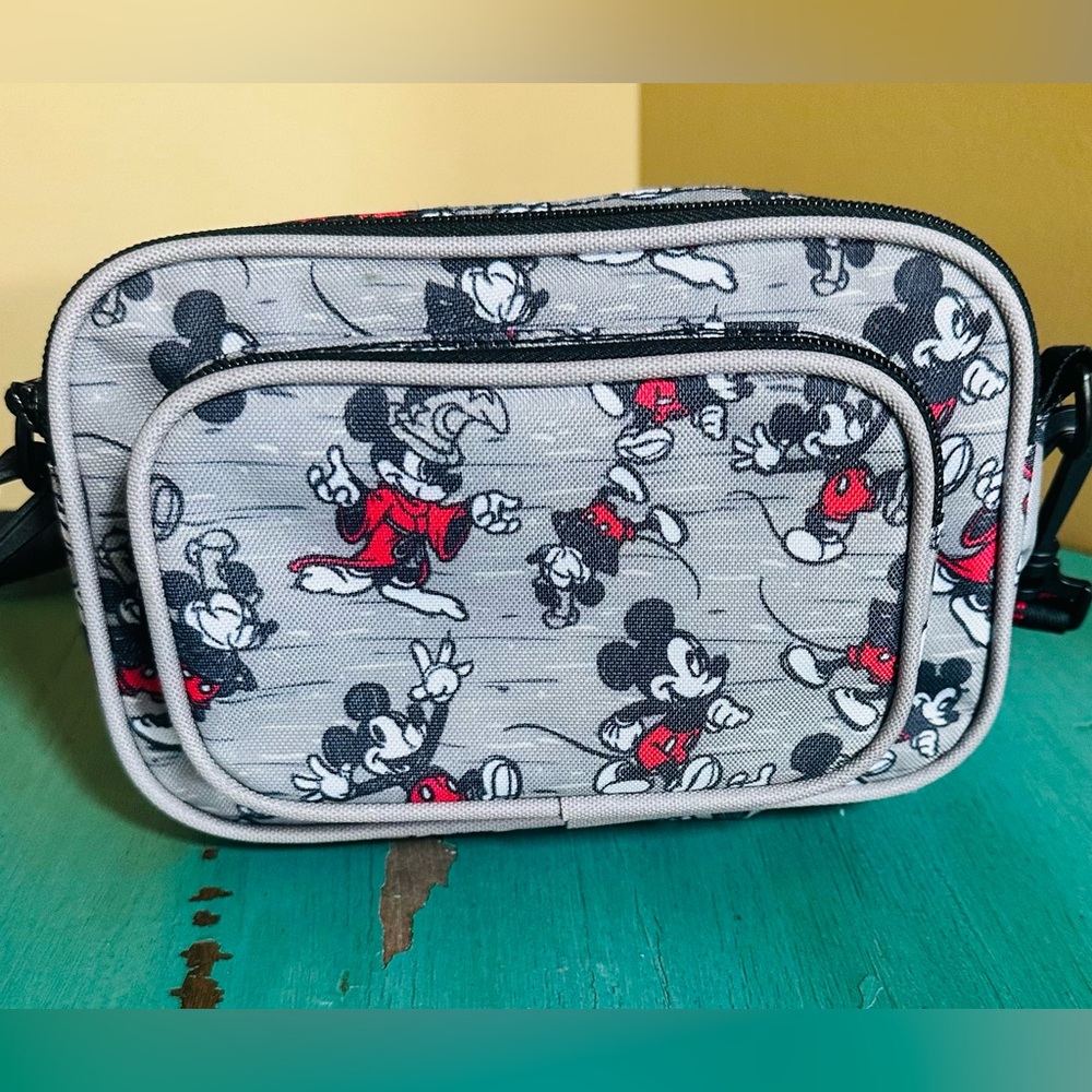 Walt Disney World Mickey Mouse Sketch Crossbody Belt Bag Fanny Pack